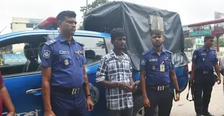 মানিকগঞ্জ বাসস্ট্যান্ডে চাঁদাবাজির সময় যুবক আটক